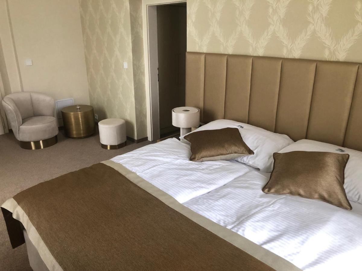 Hotel Panstvi Dlouha Lhota Ngoại thất bức ảnh